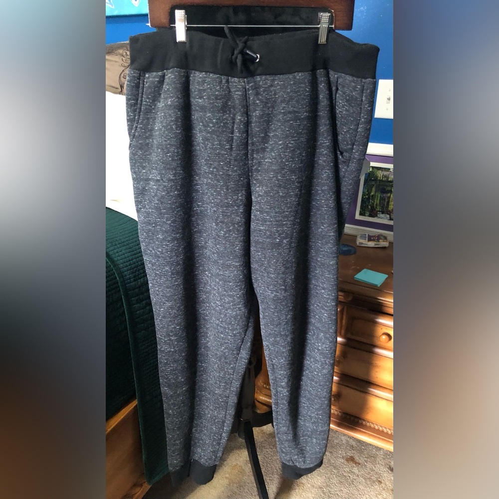 Men's Marbled Black and Gray Fleece Lined Sweatpants. Sz. XL